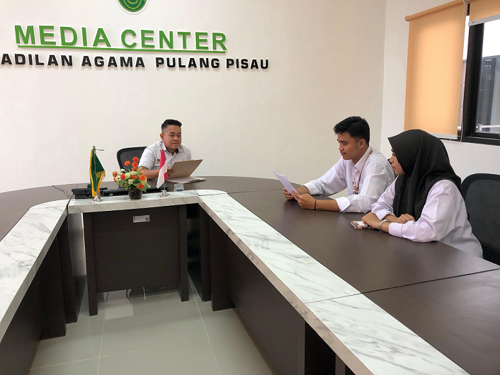 Petugas Resepsionis Pengadilan Agama Pulang Pisau Sampaikan Materi 1